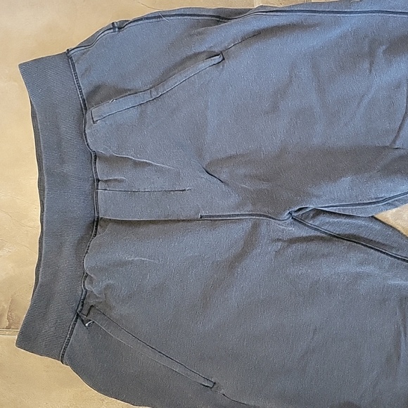 Lululemon Cross Cut jogger - Picture 2 of 5